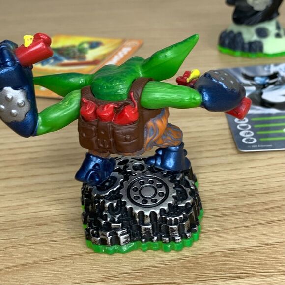 Skylanders Lot of 3 Hex , Boomer and Crusher Figures and Matching Cards - Picture 4 of 11
